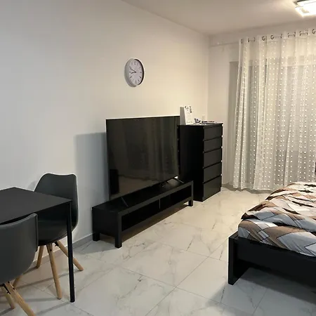 Apartment Riverstone Center