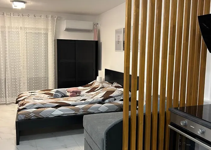 Apartment Riverstone Center